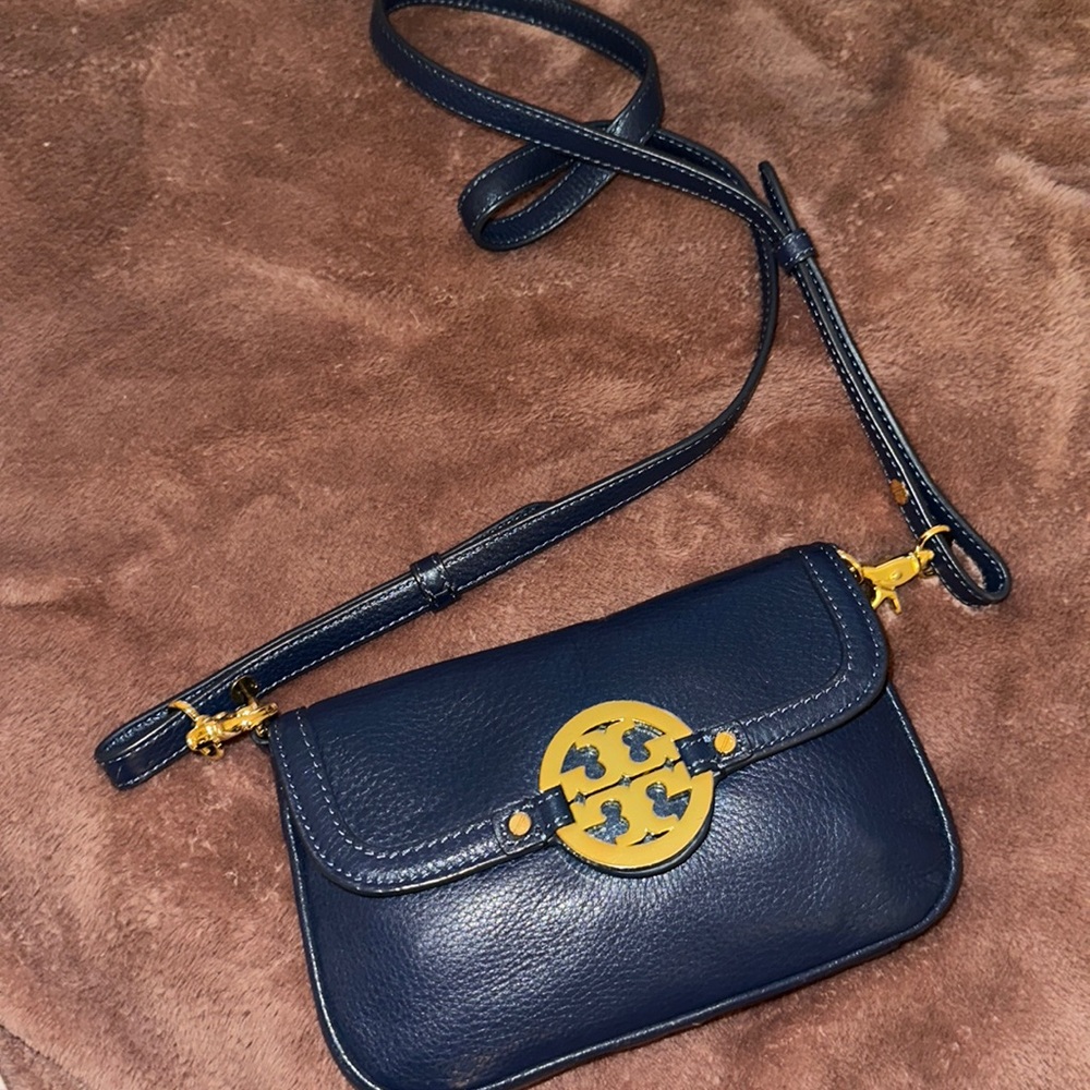 Navy blue crossbody Tory Burch bag